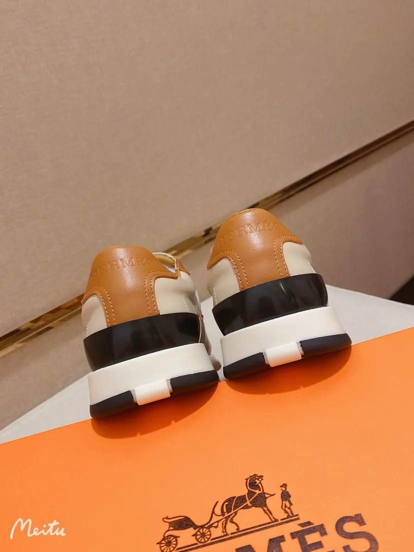 Ex-factory price: 500💰《HERMES》【Classic original single version】Hermès; top 🔝purchasing agent🔍🔍men's latest 🇺🇸sold simultaneously, original imported from Italy ▲▲first-layer cowhide ▲▲ (high-end, nobility and class) ) Exquisite workmanship (Italian 🇮🇹 imported water-dyed 🐂 cowhide lining) sole: original sole provided by the original factory, ⚠️exclusive double-layer activity·TPR·rubber·combined molded outsole; super comfortable·wear-resistant·non-slip·environmental protection The real thing is more beautiful when photographed in kind (high quality, following orders), you can come in and out at will * Number of yards: 38·39·40·41·42·43·44# (can be customized 45.)